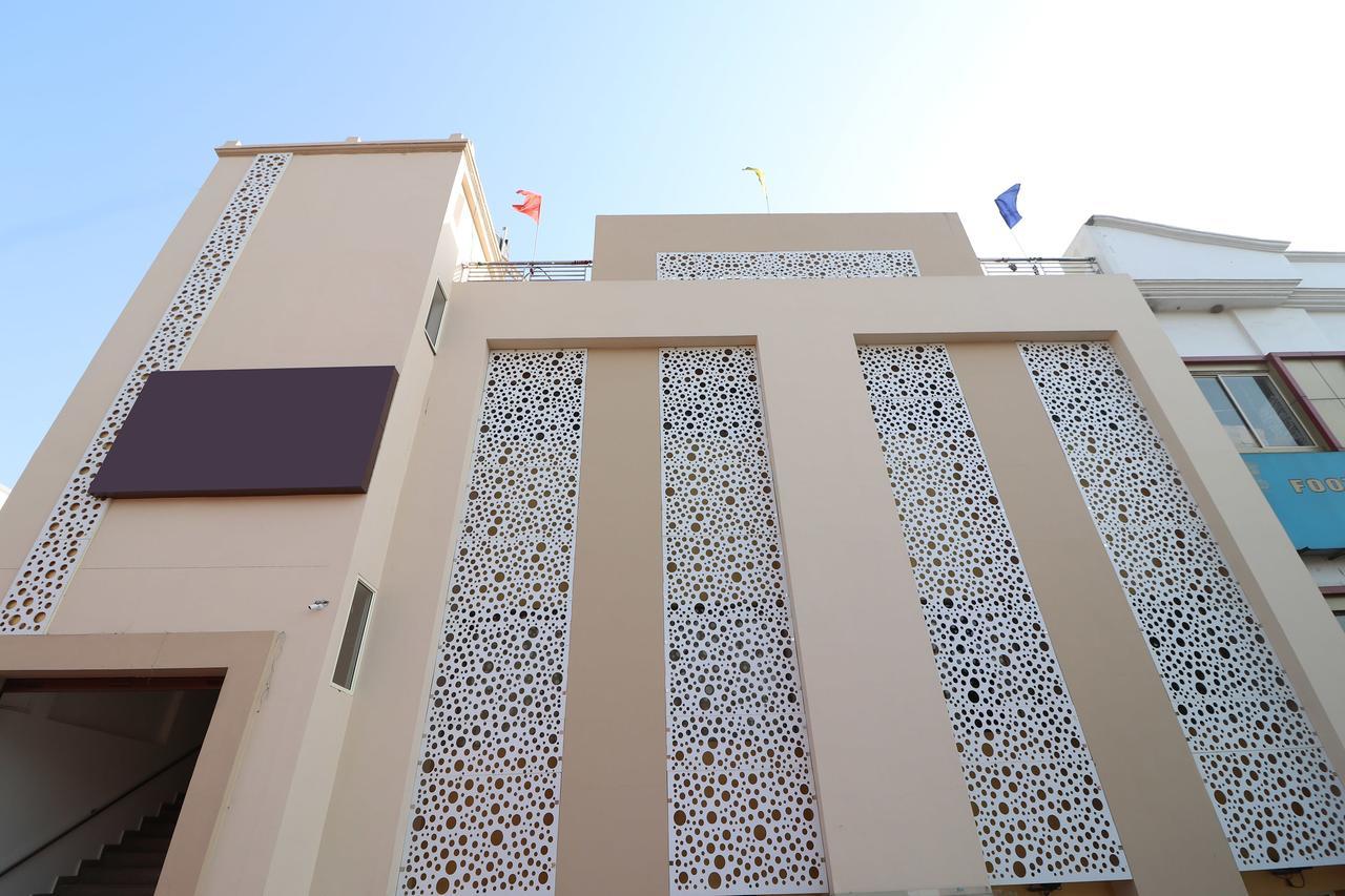 Oyo 13406 Hotel Golden Leaf Bareli Zewnętrze zdjęcie