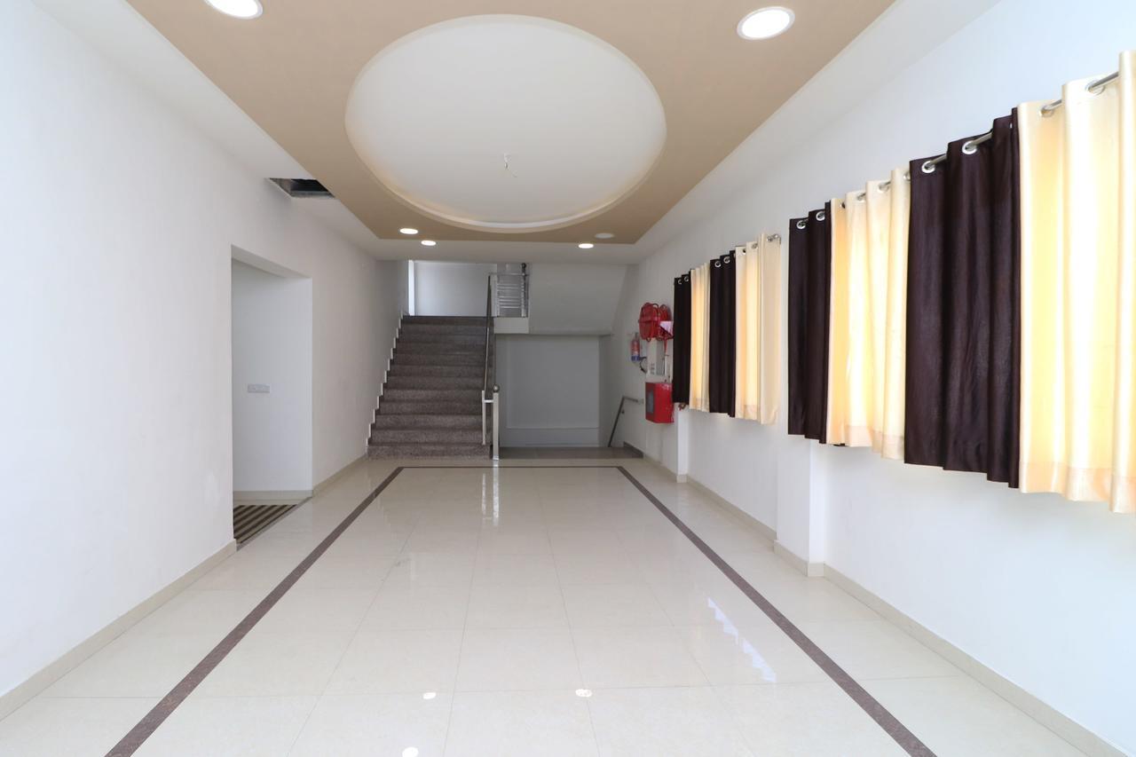 Oyo 13406 Hotel Golden Leaf Bareli Zewnętrze zdjęcie