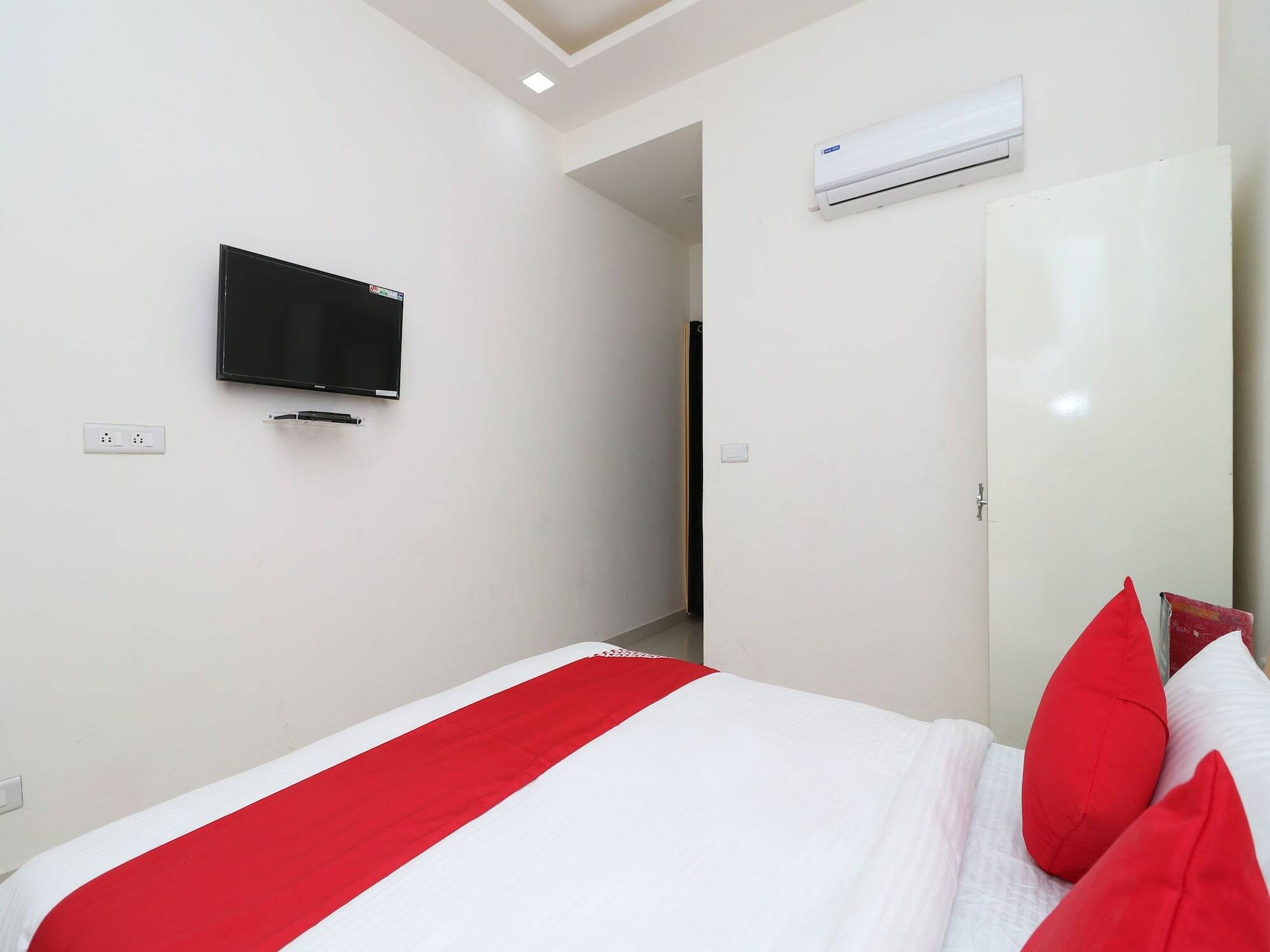 Oyo 13406 Hotel Golden Leaf Bareli Zewnętrze zdjęcie