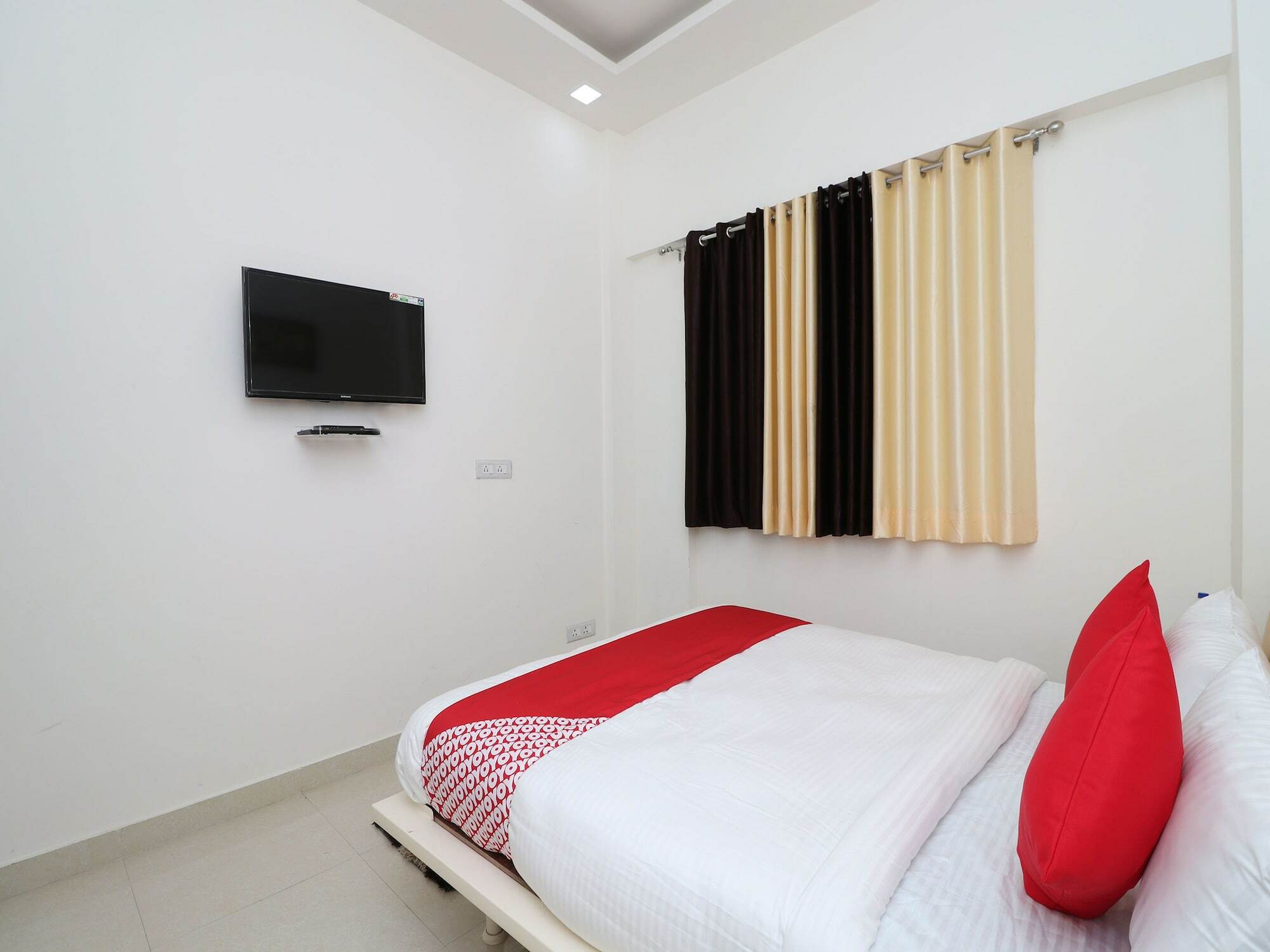 Oyo 13406 Hotel Golden Leaf Bareli Zewnętrze zdjęcie
