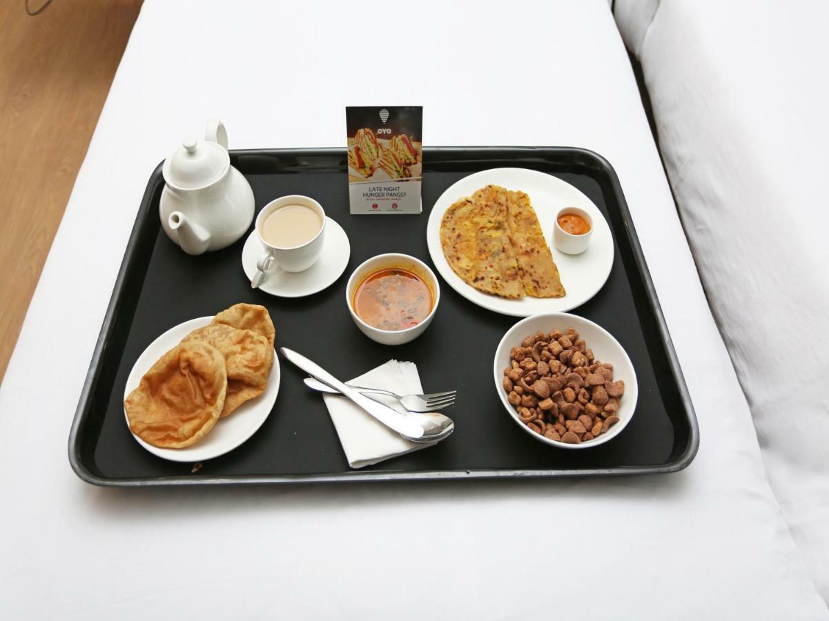 Oyo 13406 Hotel Golden Leaf Bareli Zewnętrze zdjęcie
